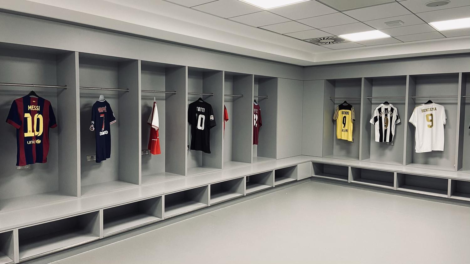 风云突变！洛杉矶湖人集结日更衣室发声，英超版图或变，更衣室稳定，医务组通报恢复的简单介绍